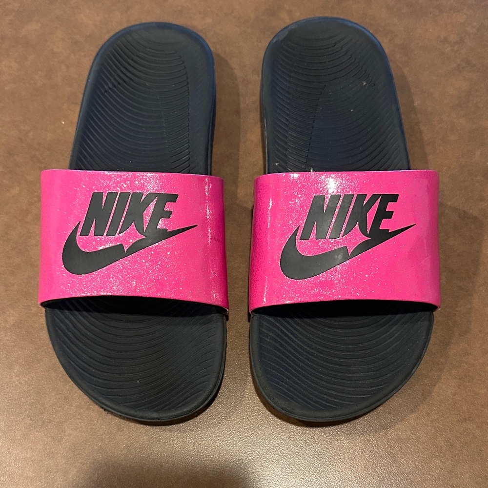 💖🖤Nike Black and Pink Slides - 5 - Picture 3 of 8